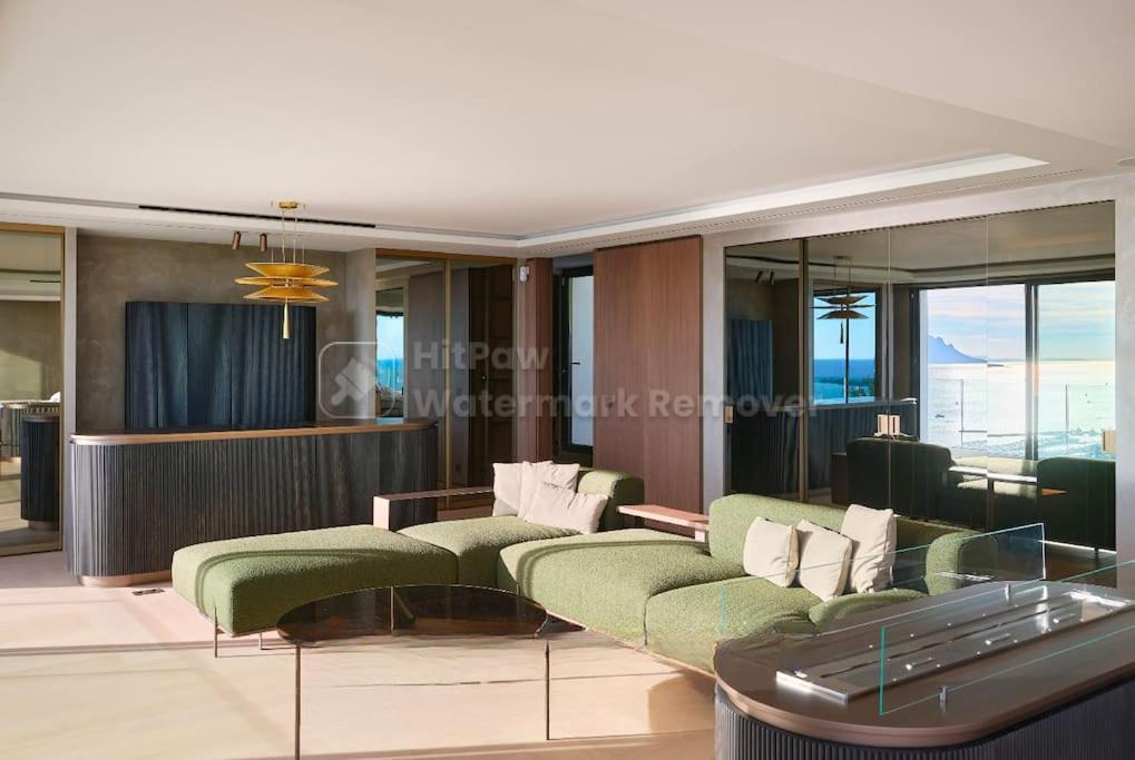 6 - Elisabeth Cannes