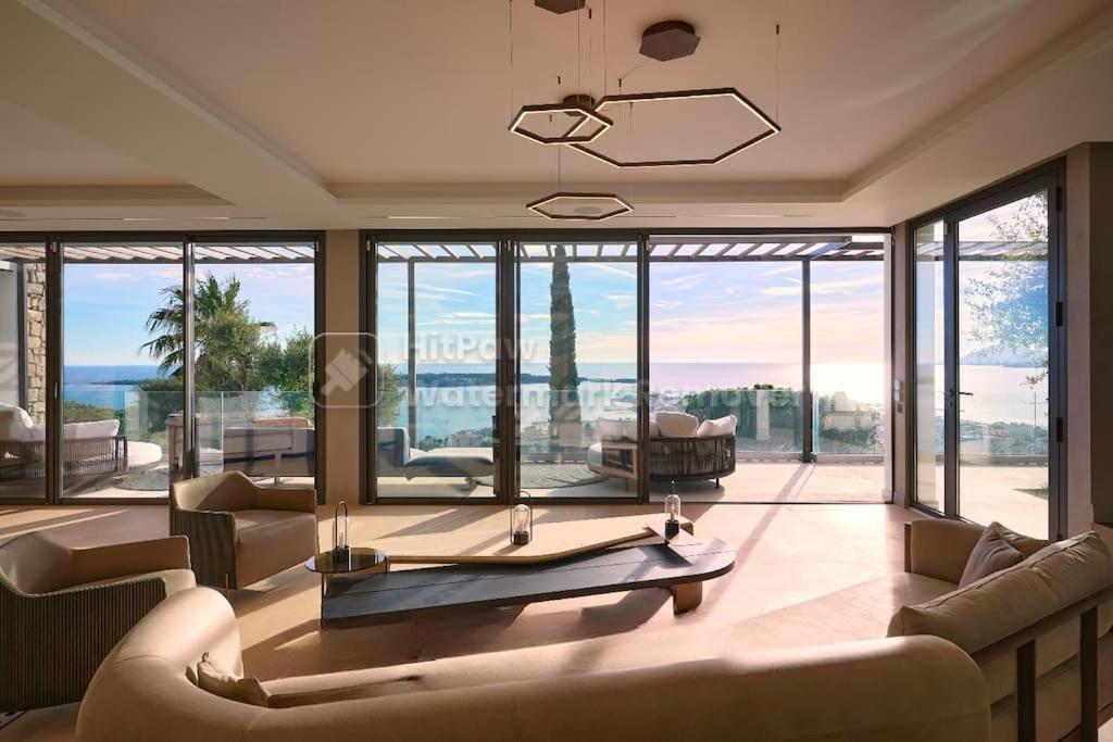 6 - Elisabeth Cannes