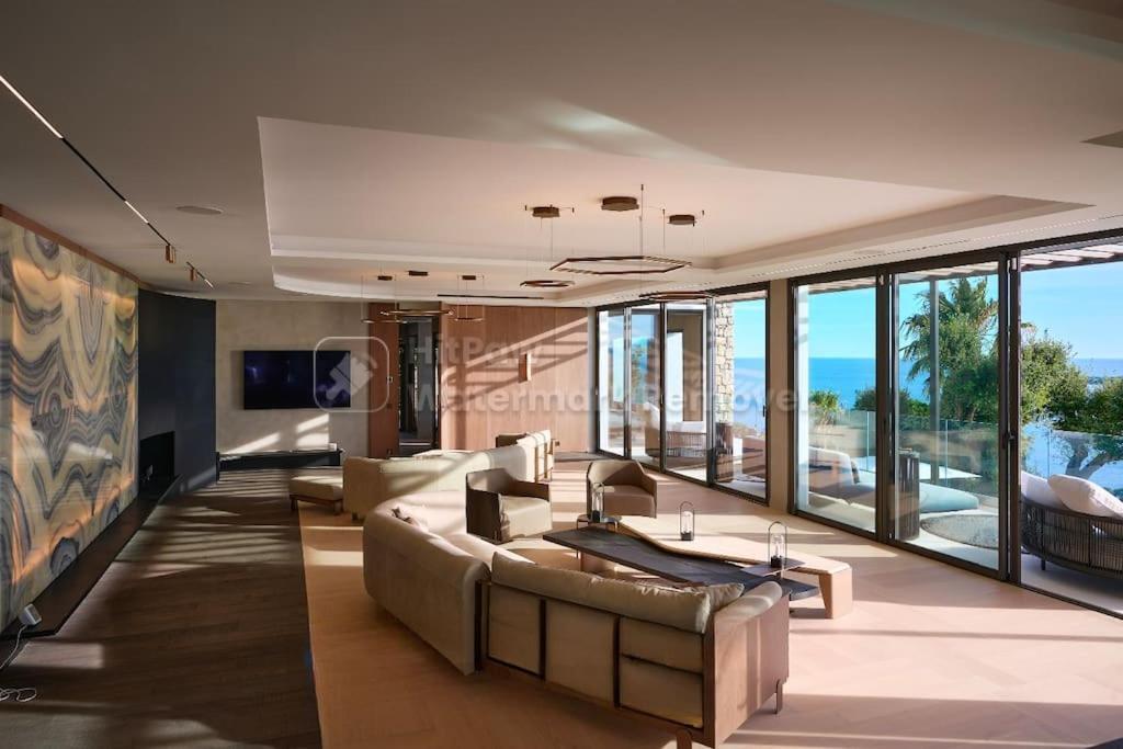 6 - Elisabeth Cannes
